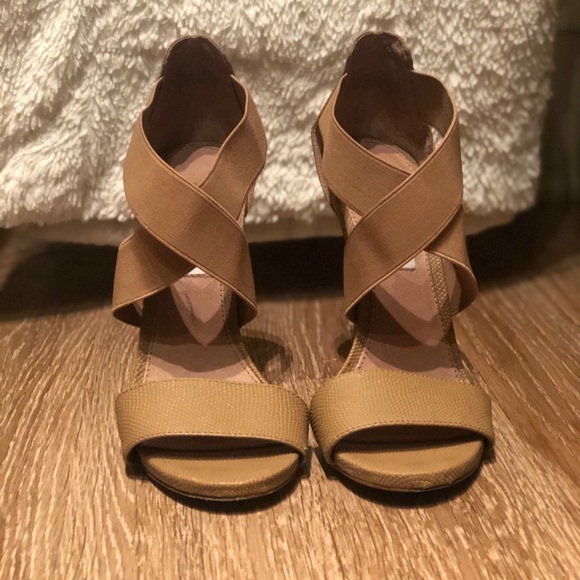 Steve Madden Maarla Dress Pump - Picture 2 of 8